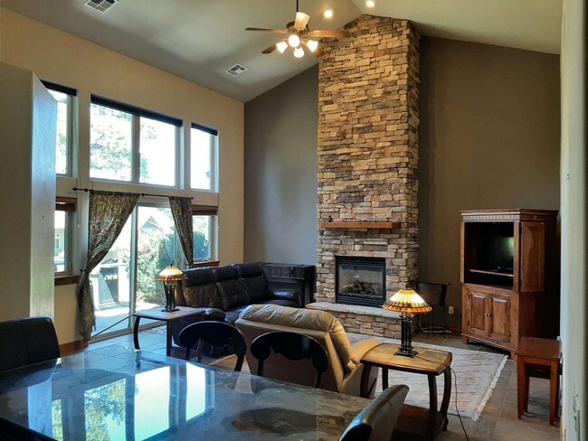 Building Photo - 135 Eaton Dr
