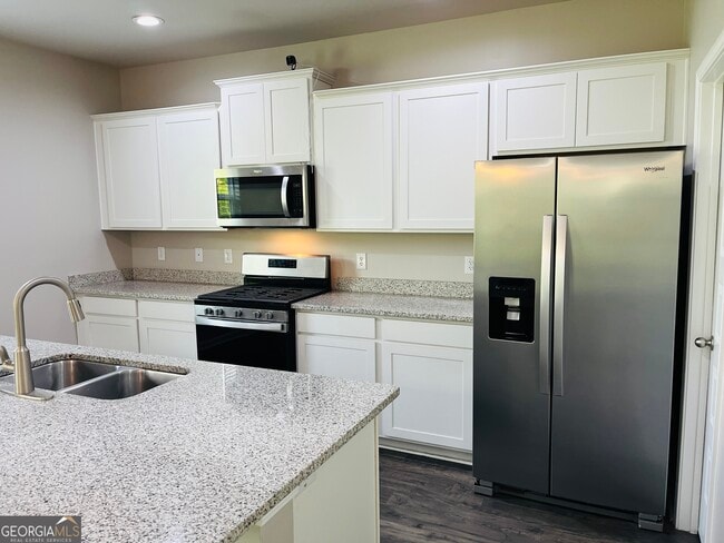 Building Photo - 19 White Spruce Wy