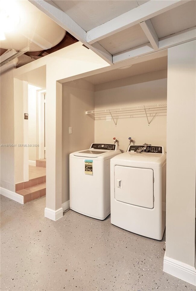 Building Photo - 1350 Mendavia Ave