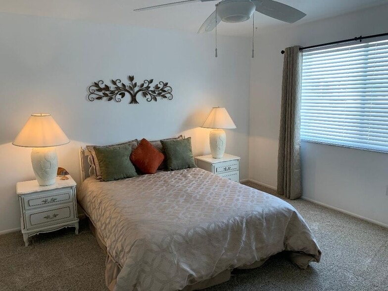 Building Photo - 1739 Golf Club Dr