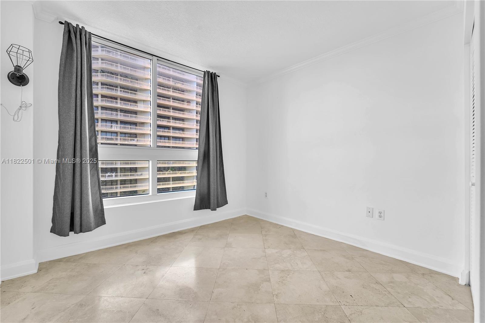 Building Photo - 2951 S Bayshore Dr