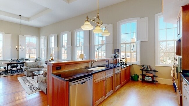 Building Photo - 39 State St