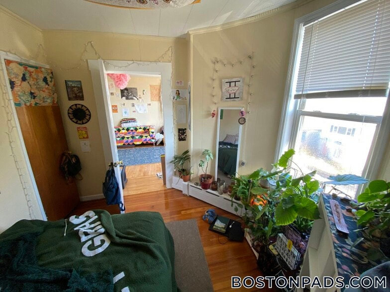 Building Photo - 29 Cameron Ave