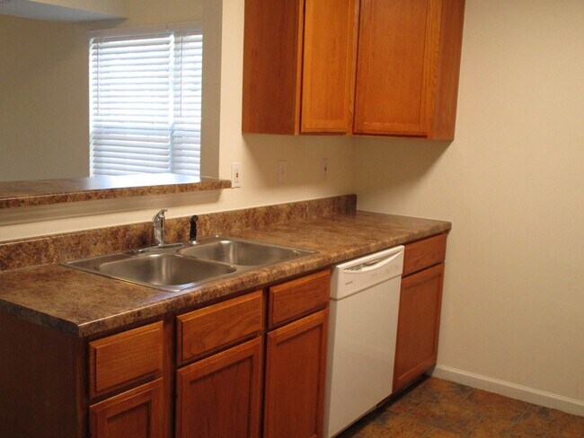 Building Photo - 5004-5006 Carrie Ridge Dr.