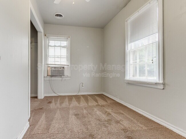 Building Photo - 7105 NW 39th St