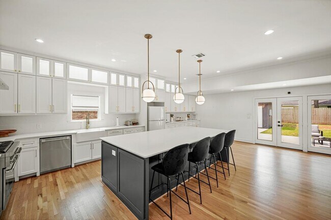 Building Photo - 5630 Lymbar Dr
