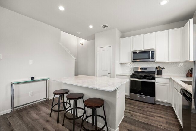 Building Photo - 24802 Landolfi Dr