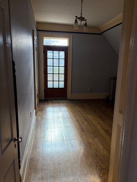 Building Photo - 414 N Benton Ave