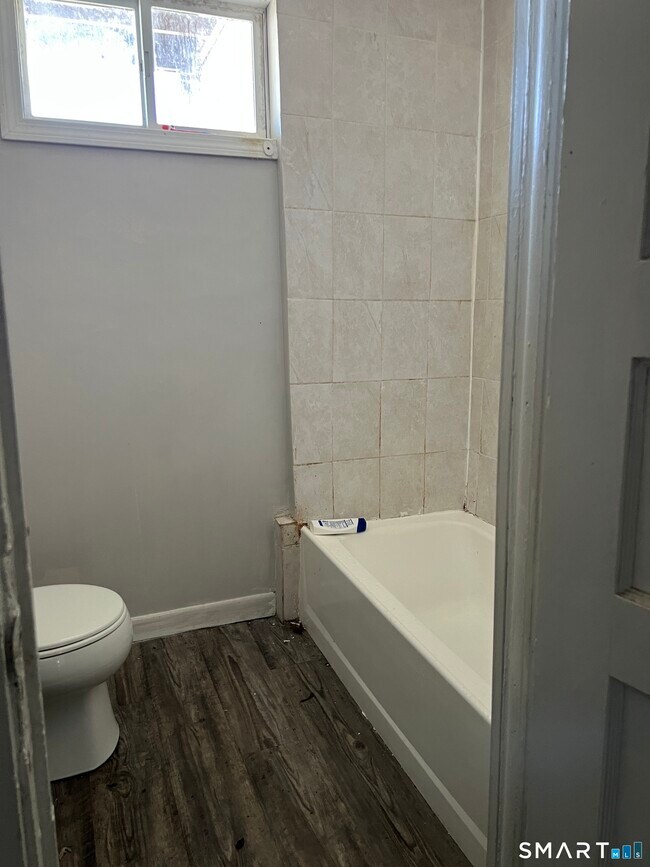 Building Photo - 104 Mather St