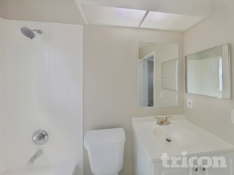 Building Photo - 309 Regal Park Dr