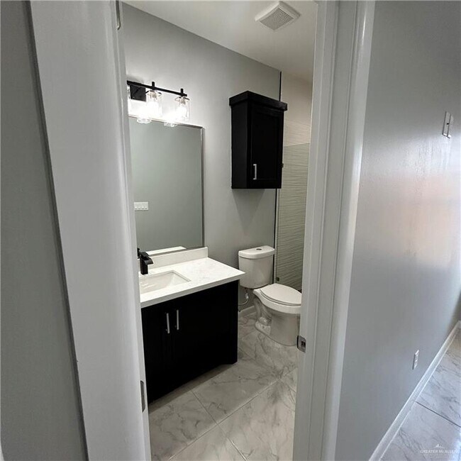 Building Photo - 2108 E Viviana St