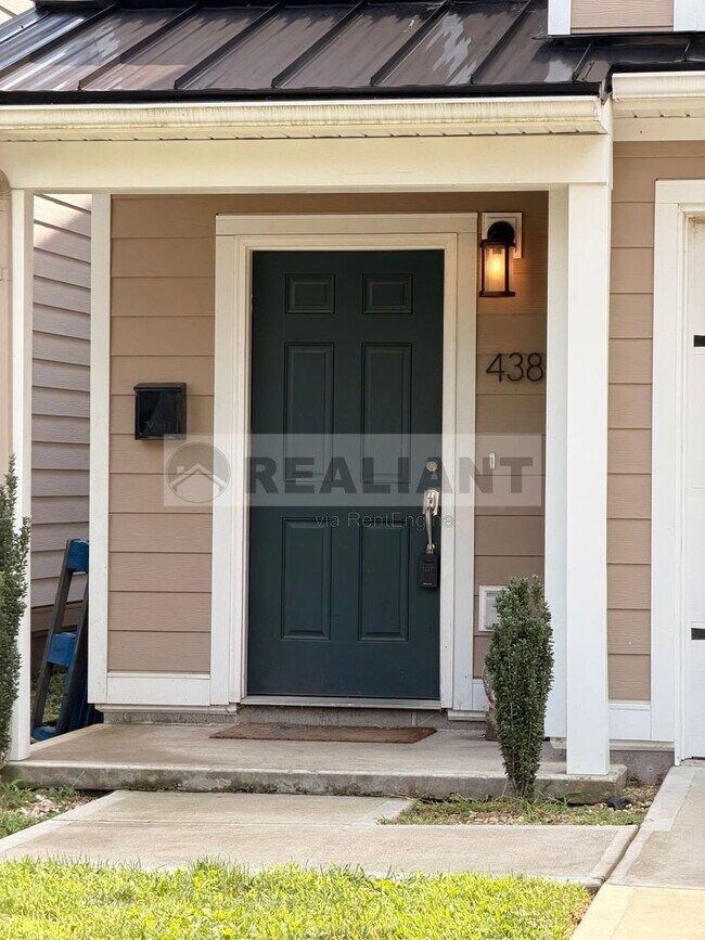 Building Photo - 438 Kenton St