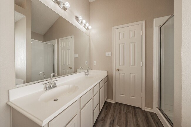 Building Photo - 1740 Cedar Tree Dr