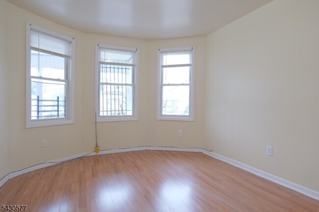 Building Photo - 84 Scheerer Ave