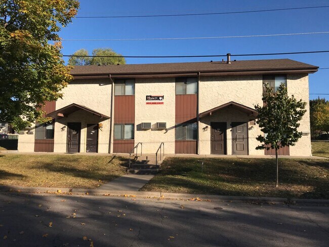 Building Photo - Main Floor Studio in St. Paul - Great Location