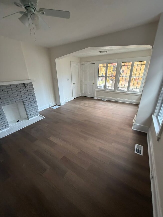 Building Photo - 3242-3242 Sycamore Rd