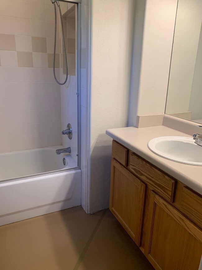 Building Photo - 2940 N Adelaide Farms Pl