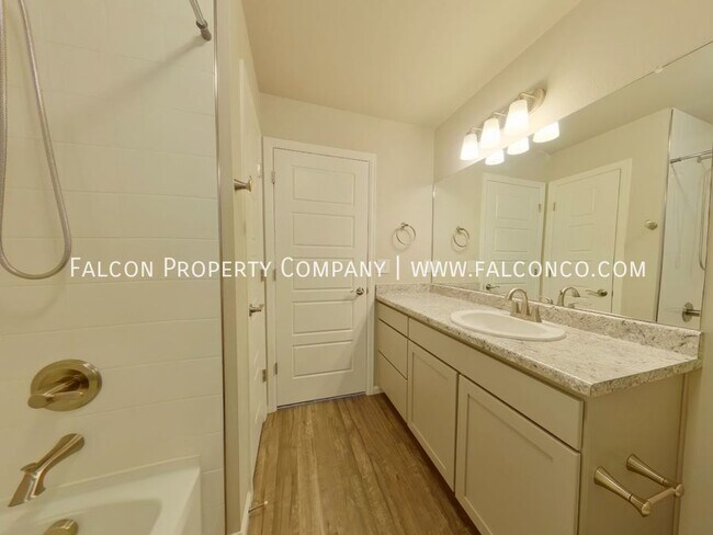 Building Photo - 6141 Callan Dr