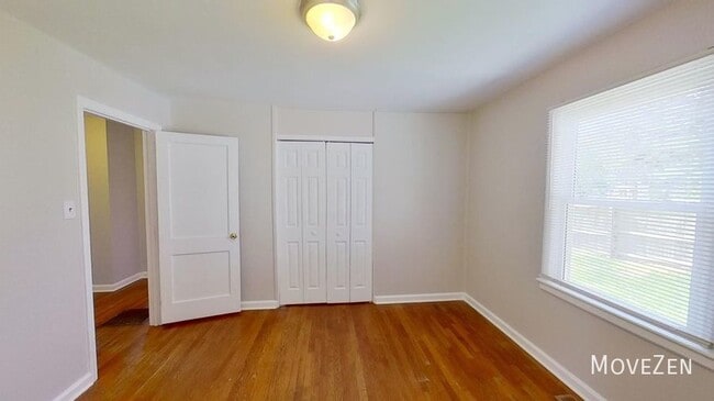 Building Photo - 1109 N King Charles Rd