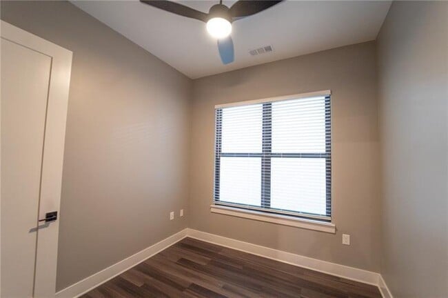 Building Photo - 1052 Fraser St