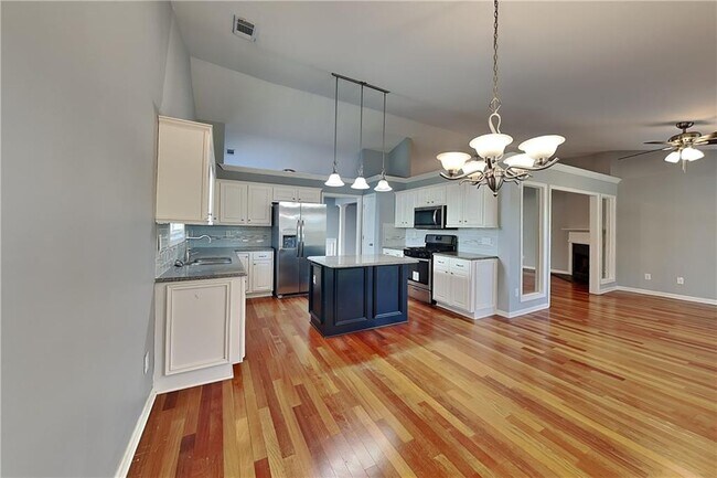 Building Photo - 1012 Fairmont Park Dr