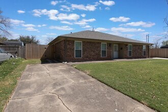 Building Photo - 1007 Cedar St