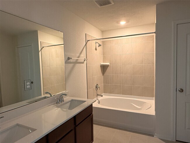 Building Photo - 4897 Vida Vis Dr