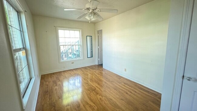 Building Photo - 3821 Woodleigh St