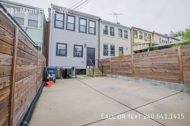 Building Photo - 821 Marietta Pl NW