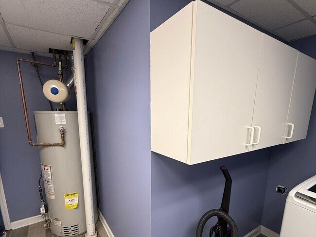 Building Photo - 1733 Ellenwood Dr NE