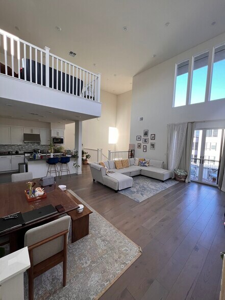 Building Photo - 45079 Insight St