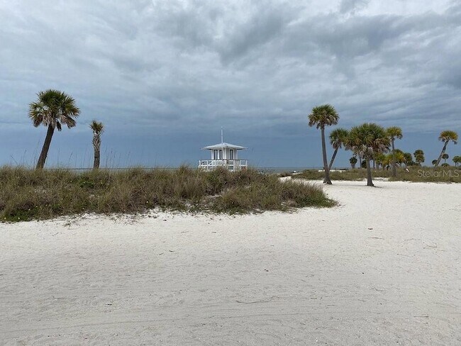 Building Photo - 2571 Cyprus Dr