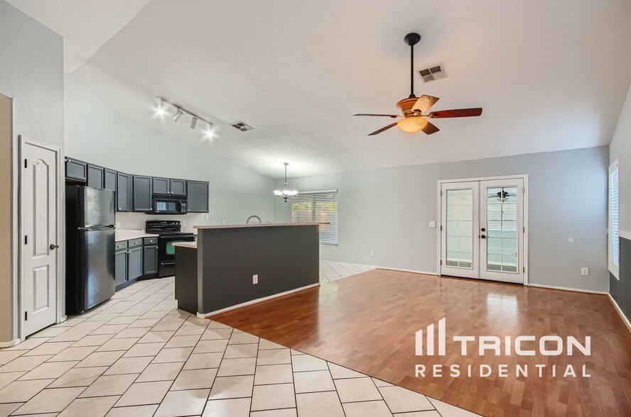 Building Photo - 1271 S Crossbow Pl