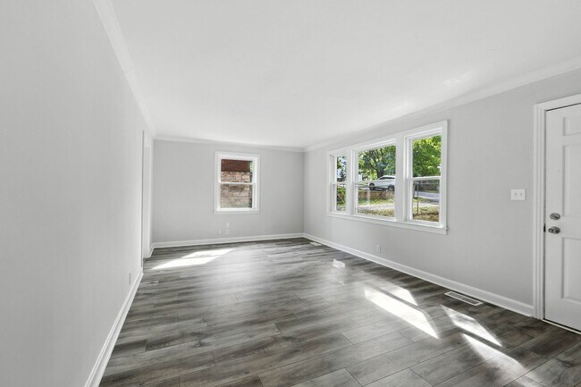 Building Photo - 3 Bedroom Pet Friendly Home For Rent Near Downtown Clarksville