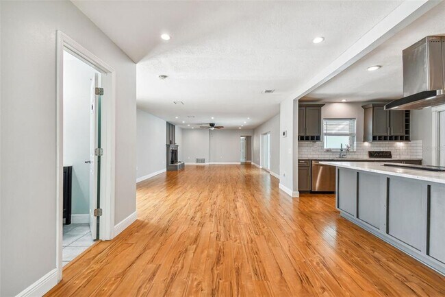 Building Photo - 1302 Brandonwood Dr