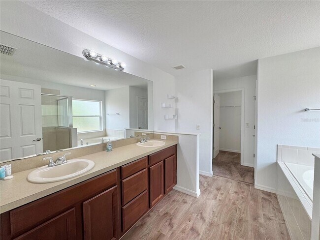 Building Photo - 502 Viola Dr