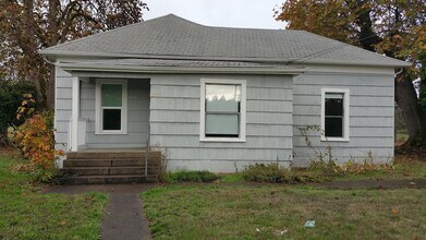 Building Photo - Cozy House