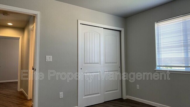 Building Photo - 3137 W 18th St