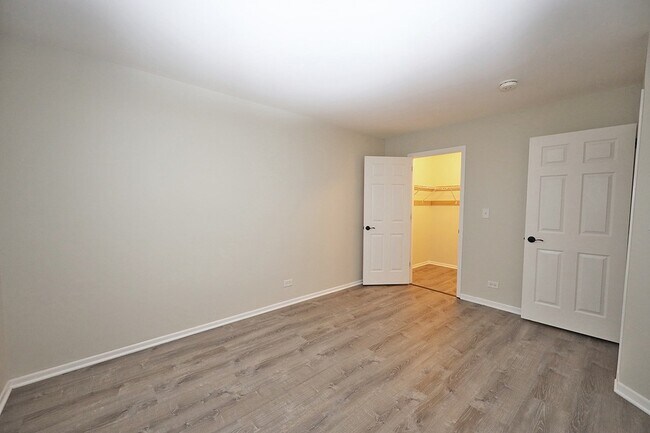 Building Photo - 40 N Victoria Ln