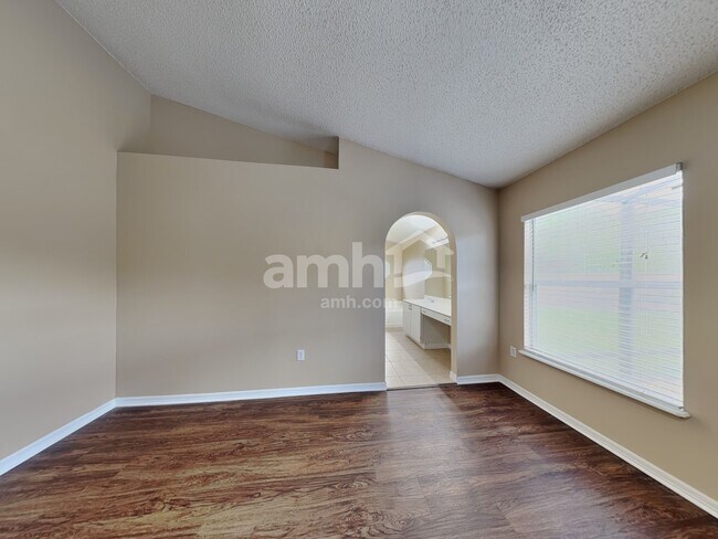 Building Photo - 10355 Little Econ St