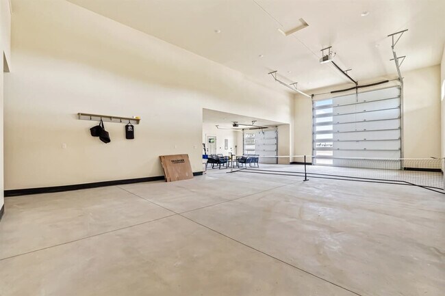 Building Photo - 303 CM Rdg Ln