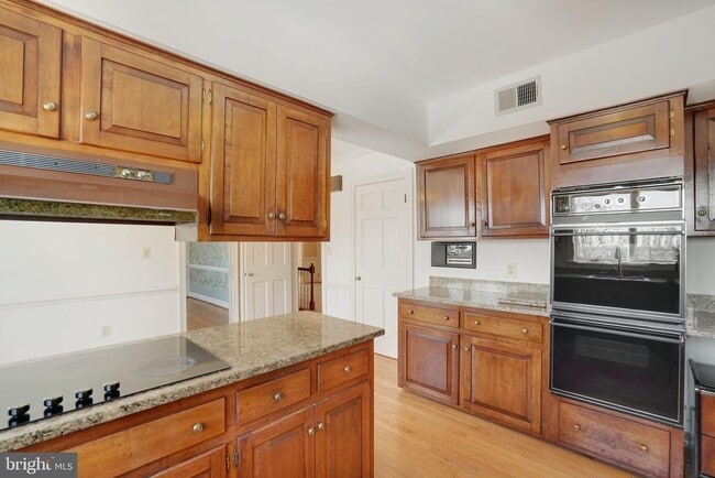 Building Photo - 513 Cathedral Dr