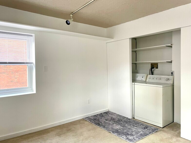 Building Photo - 118 S 26th St