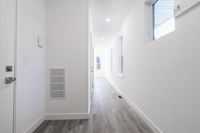 Building Photo - 67 Harvest St