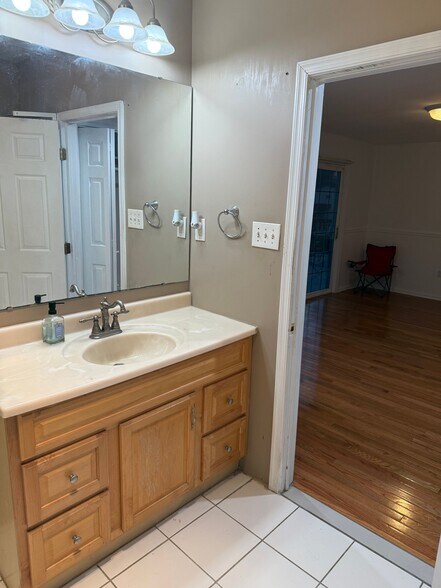 Building Photo - 1368 High Ave