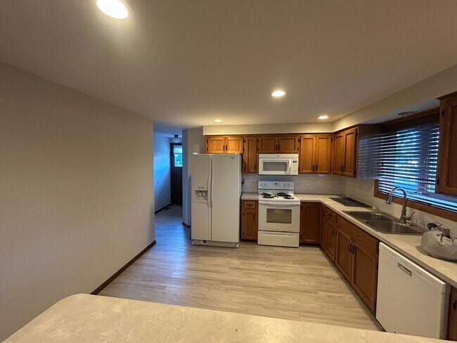 Building Photo - 4 Bedroom, 2 Bathroom House in Lynden with Fenced Yard