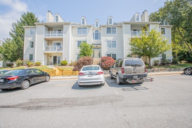 Primary Photo - Lovely 2 BR/2 BA Condo in Germantown!