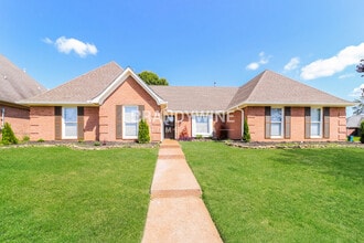 Building Photo - 9914 Leda Cove