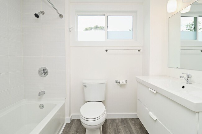 Building Photo - Bright & Modern Downtown Home Near UVA Medical Center