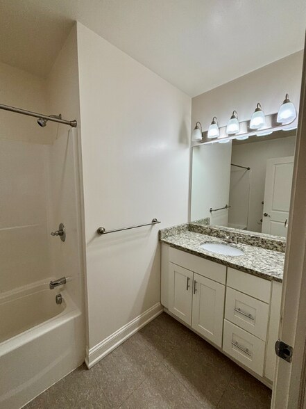 Building Photo - 476 Terrace Blvd